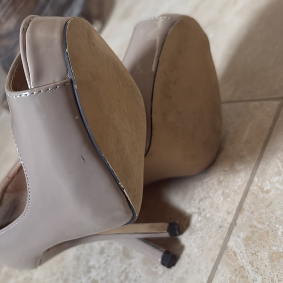 Womans heels - Picture 4 of 5